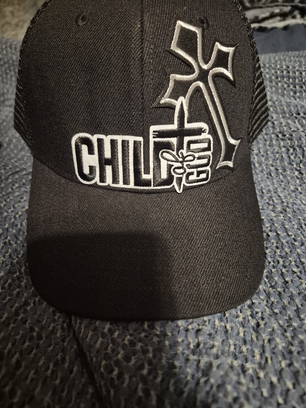 MEN'S CHILD OF GOD Black Embroidered Cross Trucker Cap
